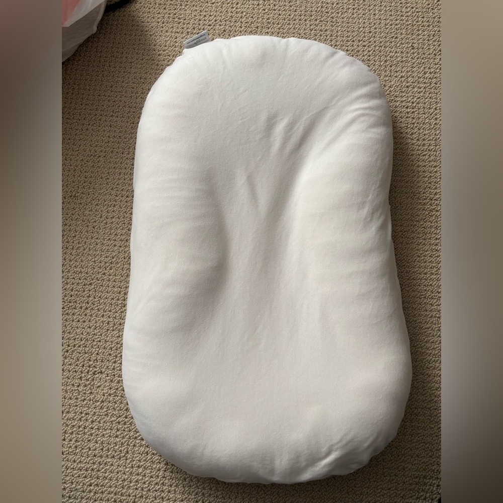 Snuggle Me Organic infant lounger